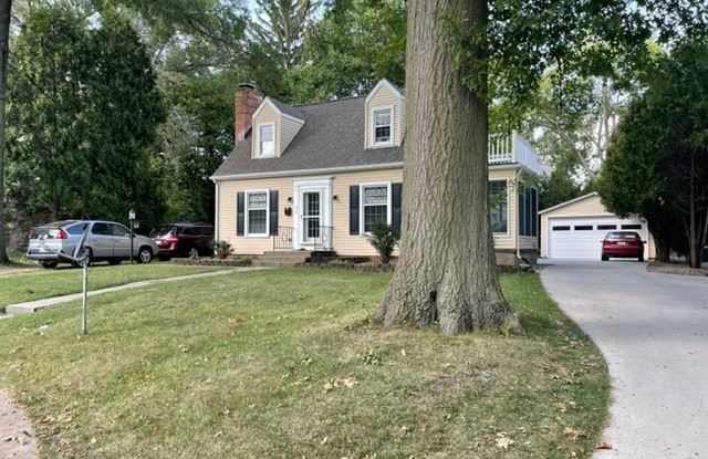624 Brookland Park Dr - 624 Brookland Park Drive, Iowa City, IA 52246