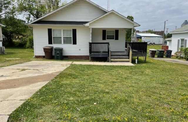 READY TO MOVE IN! 3 BEDS/2 BATHS! photos photos