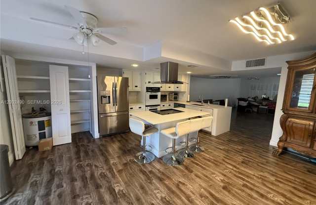 2606 NE 10 ST photos photos