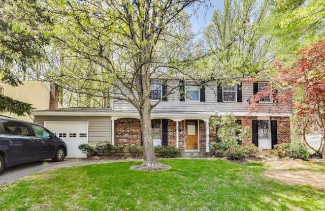 Gorgeous Three Level 4Bed/2.5Bath located in Silver Spring! Gallery 3