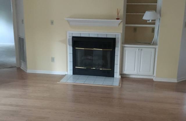 Sunny and Cheerful Unfurnished Energy Efficient Fairfield Harbour 3BR/2BA Gallery 4
