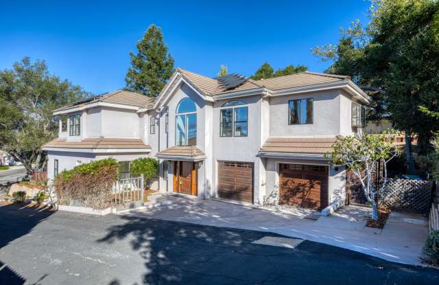 Huge house in a well desired neighborhood off of Johnson Avenue photos photos