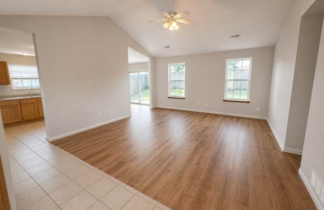 Charming 3-Bedroom Ranch Home: Ideal Comfort and Style! Gallery 4