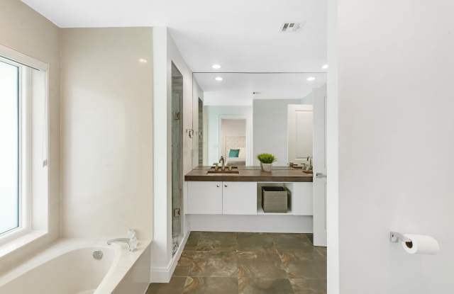 904 HYACINTH Drive Gallery 3