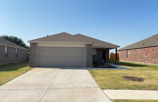 A Very Nice and Spacious 3 Bedroom 2 Bath Home in Yukon Schools photos photos