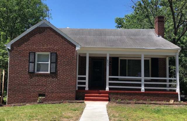 Adorable 3 bdrm/1.5 bath Home on a Corner Lot Across From Belmont Golf Course in Lakeside! photos photos