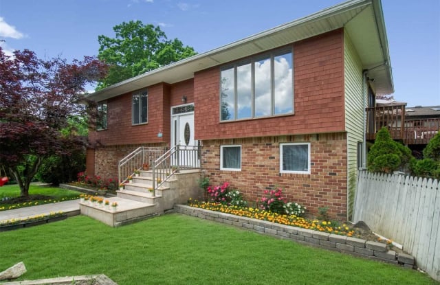 2 Thorne Ct - 2 Thorne Court, Bethpage, NY 11714