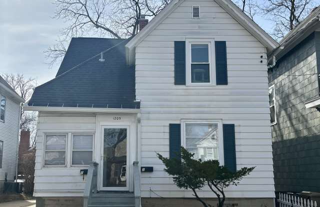 1205 Vilas Ave photos photos