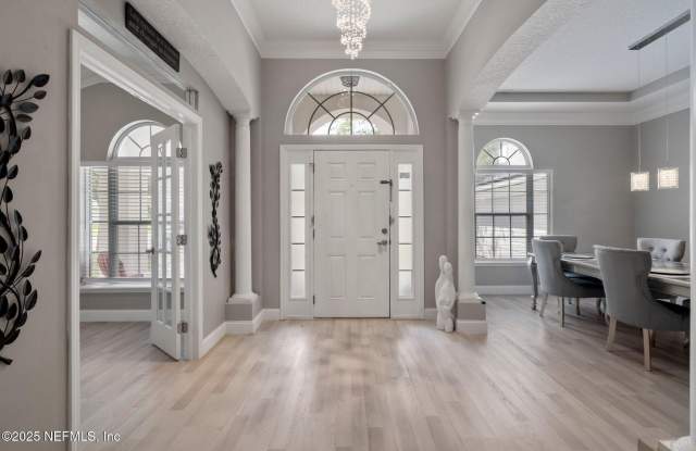 1816 CREEKWOOD Lane Gallery 3