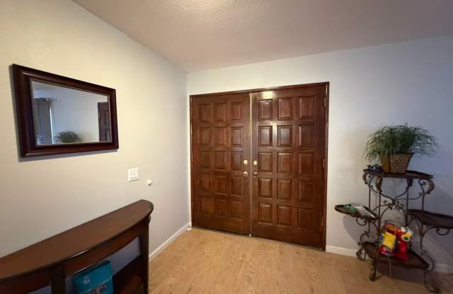 3 Bdrm Furnished Winter Rental with Utilities included, Near center of town Gallery 3