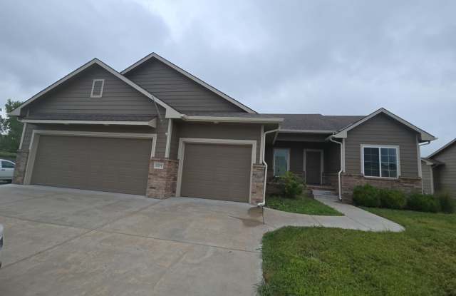 Spacious 5 Bedroom • 3 Bathroom Home in USD 259 School District photos photos