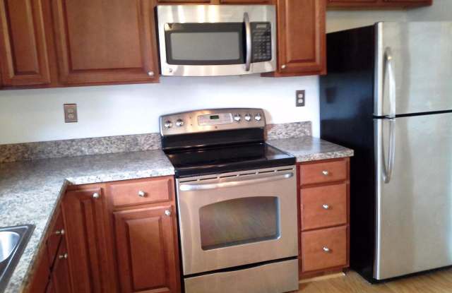 2275 PRINCE OF WALES COURT Gallery 4