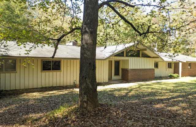163 Old Norton Rd: Large Mid-Century Modern Ranch-Style Home in Fayetteville! Close to Shopping, Restaurants  Trilith! Very Peaceful with Plenty of Room to Entertain! AVAILABLE FEB. 2026! photos photos