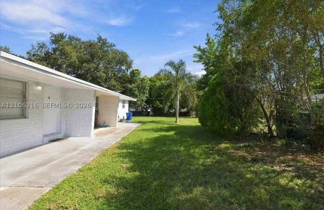 15741 NW 39th Ct Gallery 2