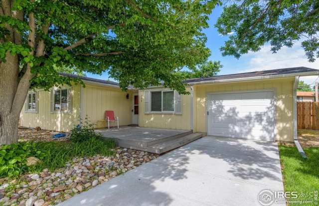 Charming 3-Bedroom Ranch in Prime Location Gallery 3