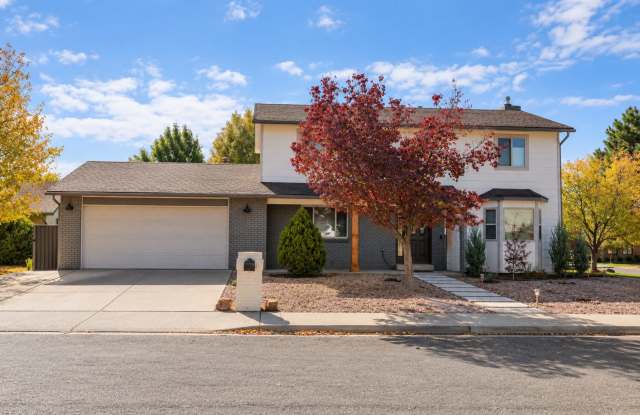 Beautifully Updated Bell Ridge Home with Private Backyard Retreat Gallery 4