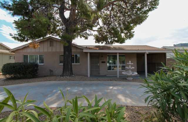 1023 E El Camino Dr photos photos