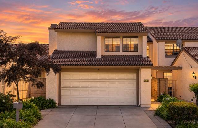 3 Bedroom + 2.5 Bathroom Townhome | County Square Villas | Ventura | Unfurnished Gallery 1