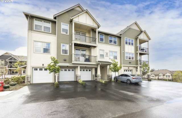 Bright 1 Bedroom Condo with Open Kitchen, Private Balcony, Home Office Space & Community Pool Gallery 3