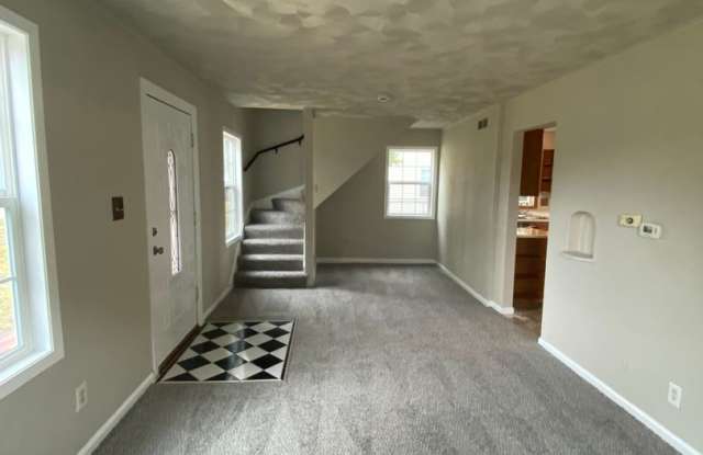 3 Bedroom 1.5 Bathroom with 2 Stall Garage Gallery 2