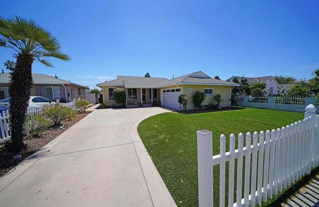 11252 Delano Street photos photos