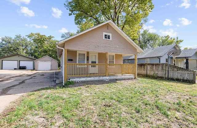 805 Sheridan St - 805 Sheridan Street, Salina, KS 67401