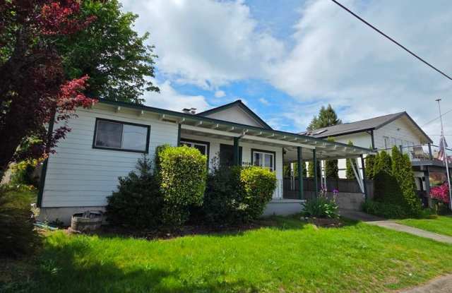 Sweet Home on Spring Street! 2 Bed, 1 Bath w/ Fenced Yard & Carport! photos photos
