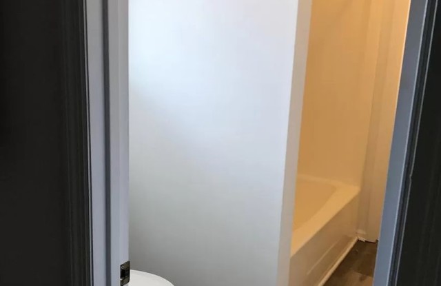 3 bed, 1.5 Bath Available March 11th! Gallery 2