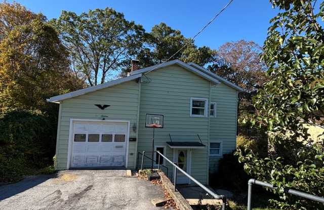 Charming 2-Bedroom Single-Family Home with Garage and Off-Street Parking Gallery 3