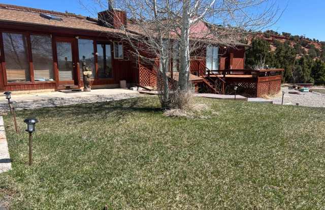 Beautiful Furnished 2 Bedroom Basement Apartment Under Beautiful Home in Rural Location Outside of Lander, WY photos photos