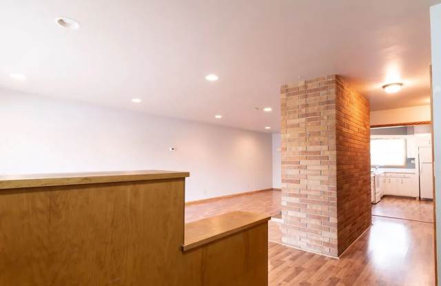 4 Bedroom 3 Bathroom - South Fargo - All Utilities Paid! Gallery 3
