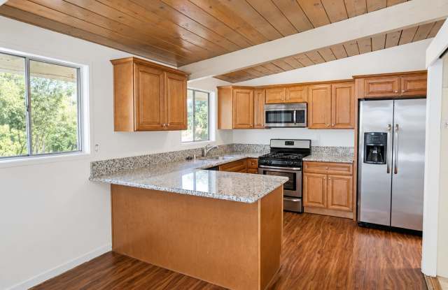 Spacious 4BD/2BA on Baja (Lease out, pending signatures. Check back in a few days!) Gallery 4