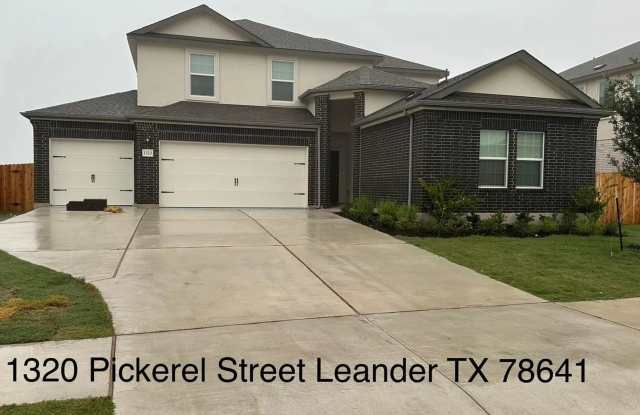 Room in 4 Bedroom Home at Pickerel St photos photos