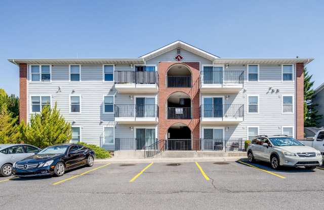 Live Where Comfort Meets Convenience - College Hill Condo in Pullman photos photos