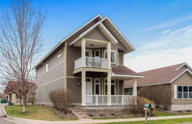 852 West Berwood Avenue - 852 West Berwood Avenue, Vadnais Heights, MN 55127