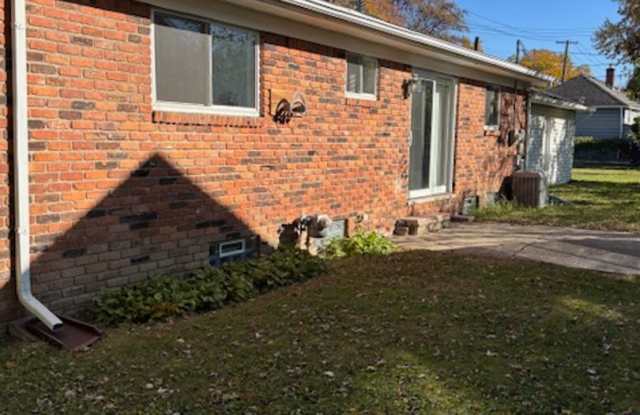 3 BED, 1.5 BATH IN DOWNTOWN PLYMOUTH photos photos 3 BED, 1.5 BATH IN DOWNTOWN PLYMOUTH photos photos