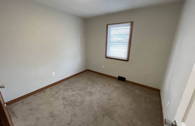 1004 Ansel Drive Gallery 2