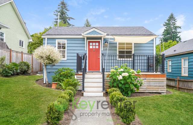 Inviting 3bed Seattle Home with Garage, Yard, and Parking! photos photos