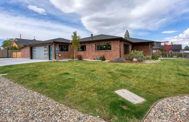 Mid Century Modern Home in Town photos photos