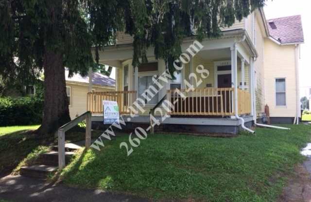 2 BR Upper Apartment Near Promenade Park Gallery 1