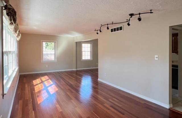 20301 Shelburne Road - 20301 Shelburne Road, Shaker Heights, OH 44118