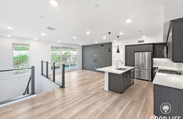 Beautiful 3BD/3BA w/ A/C, In-Unit Laundry, and Attached Garage in Mission Valley! photos photos