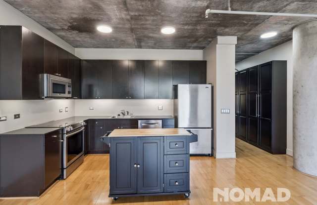 Large 1 Bedroom in Jack London Oakland w/ in-unit laundry, gym and pool photos photos