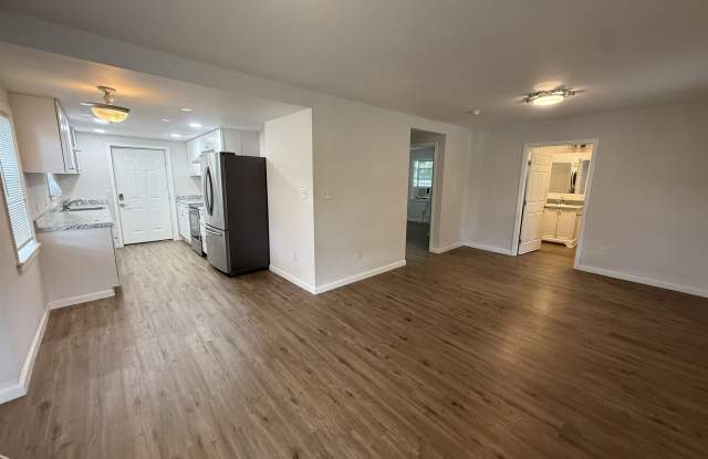 201 S Rhomberg Street Gallery 2