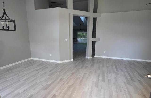 8219 TEATICKET Drive Gallery 3