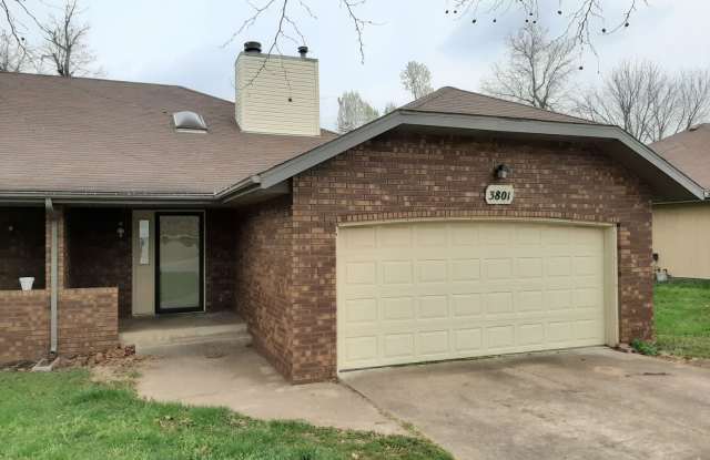 2 Bedroom 2 Bathroom duplex on the South Side of Springfield for $995 - 3801 West Sylvania Street, Greene County, MO 65807