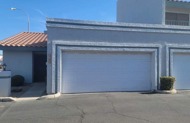 Townhome with two car garage! Community pool! - 8627 North Shadow Lane, Glendale, AZ 85345