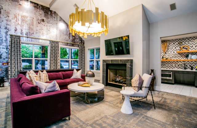 The Colonnade Luxury Townhome Apartments Gallery 3
