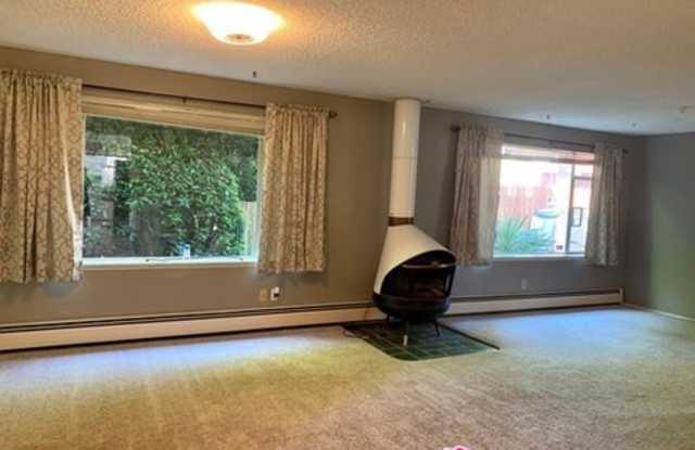 2354 1/2 49th Avenue South West Gallery 3