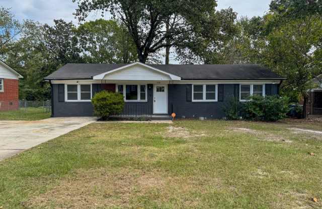 Charming 4 Bed 2 Bath Ranch in Fayetteville Gallery 1